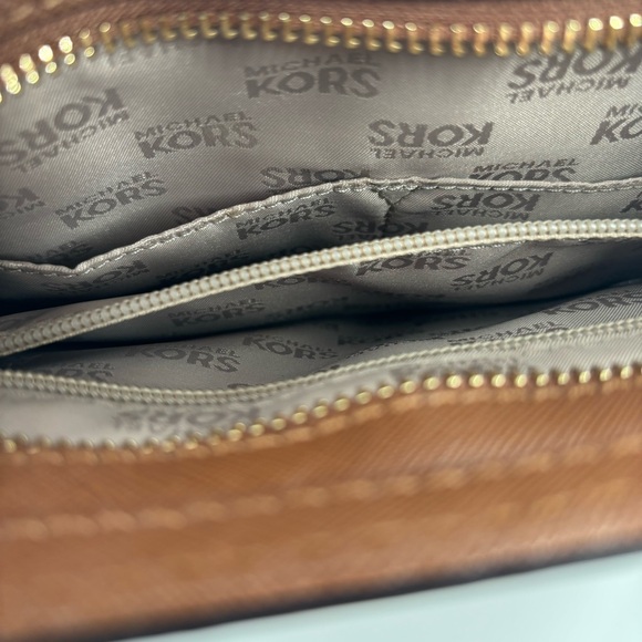 Michael Kors Hamilton Crossbody Purse - Picture 4 of 12